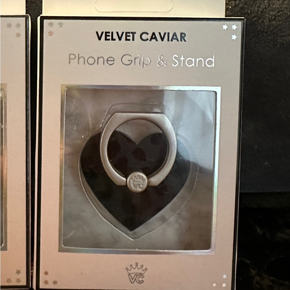 ✨ New Velvet Caviar Black Leopard Heart Phone Grip & Stand ✨